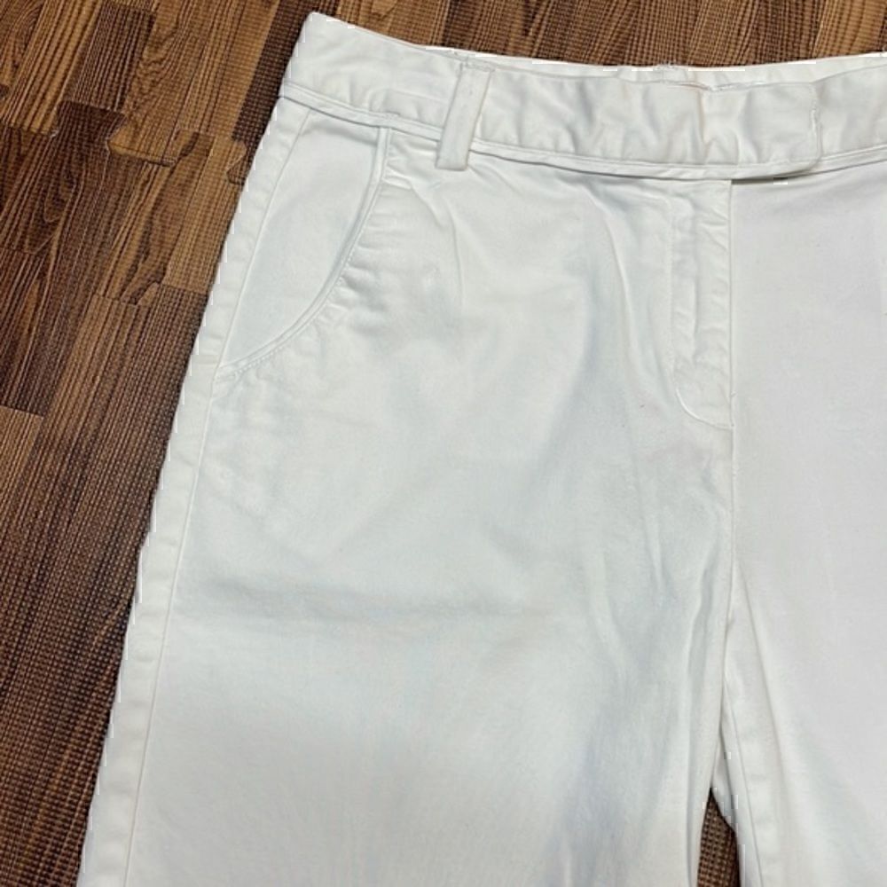 Lady Hagen woman’s Bermuda shorts. White. Size 4. - Picture 2 of 9